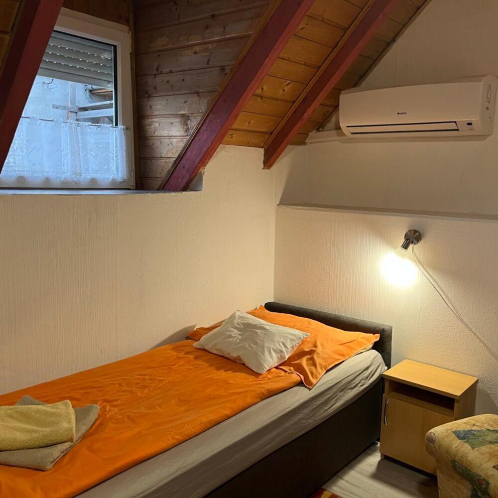 Lenzl'S Panzio Bed and Breakfast Szigetvár Buitenkant foto