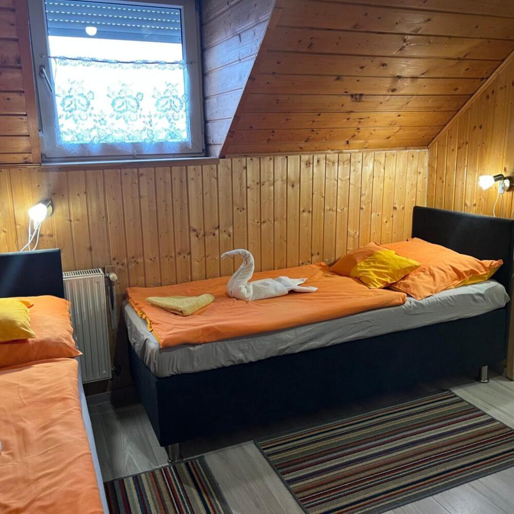 Lenzl'S Panzio Bed and Breakfast Szigetvár Buitenkant foto