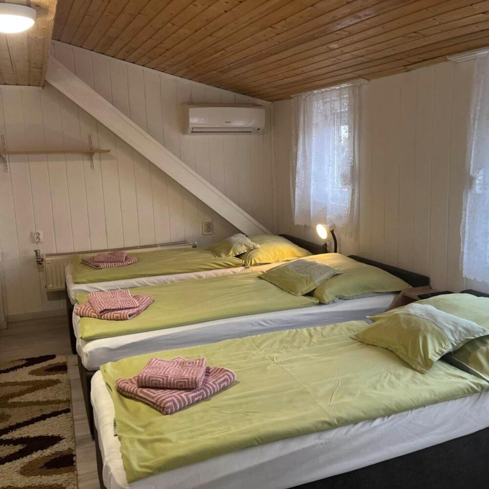 Lenzl'S Panzio Bed and Breakfast Szigetvár Buitenkant foto