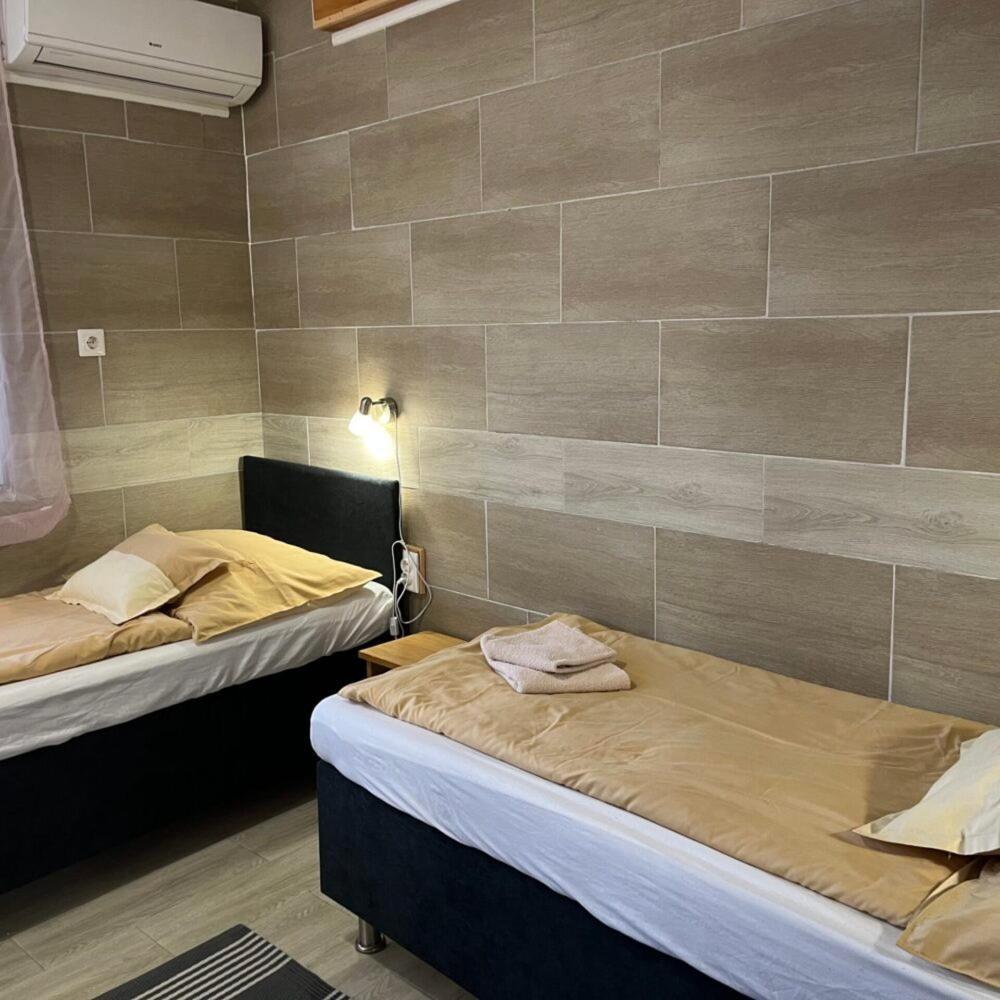 Lenzl'S Panzio Bed and Breakfast Szigetvár Buitenkant foto
