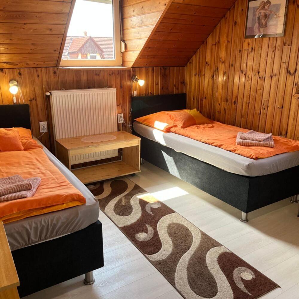 Lenzl'S Panzio Bed and Breakfast Szigetvár Buitenkant foto