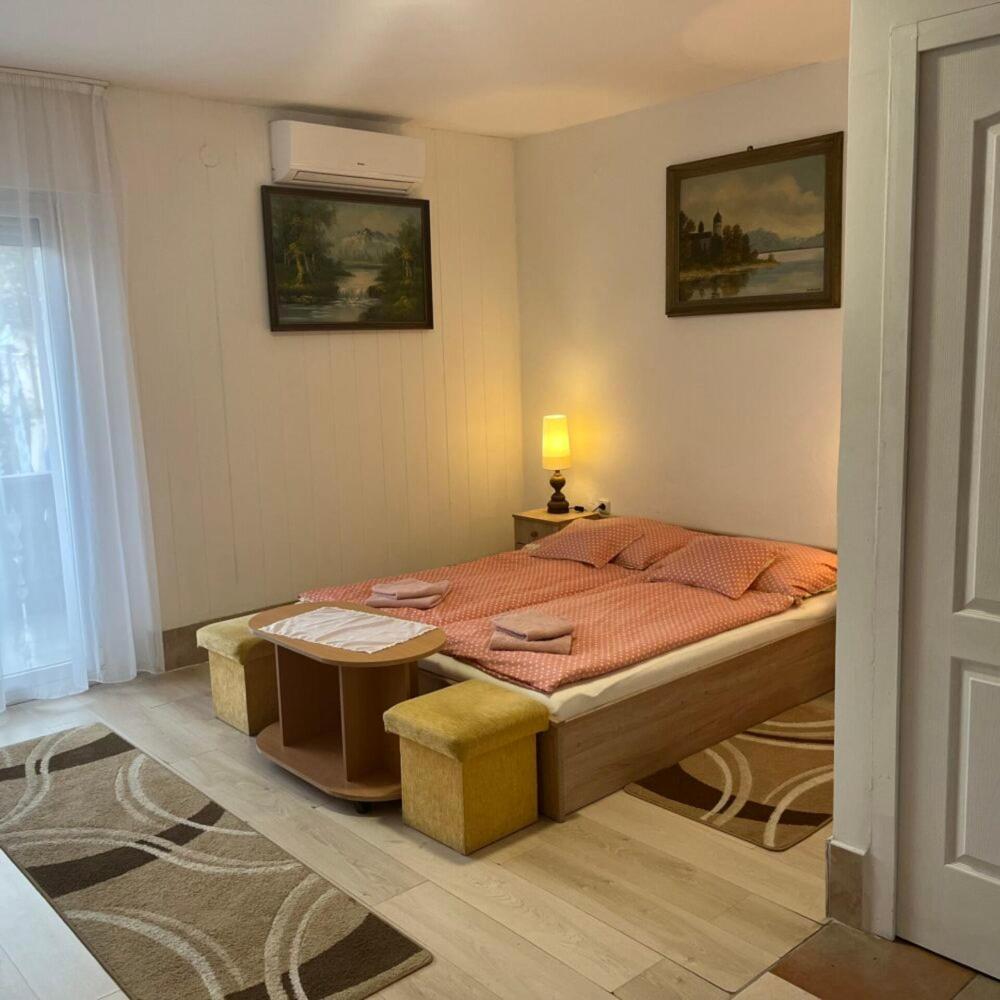 Lenzl'S Panzio Bed and Breakfast Szigetvár Buitenkant foto