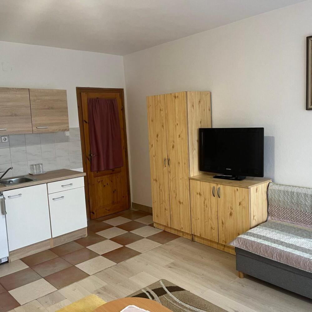 Lenzl'S Panzio Bed and Breakfast Szigetvár Buitenkant foto