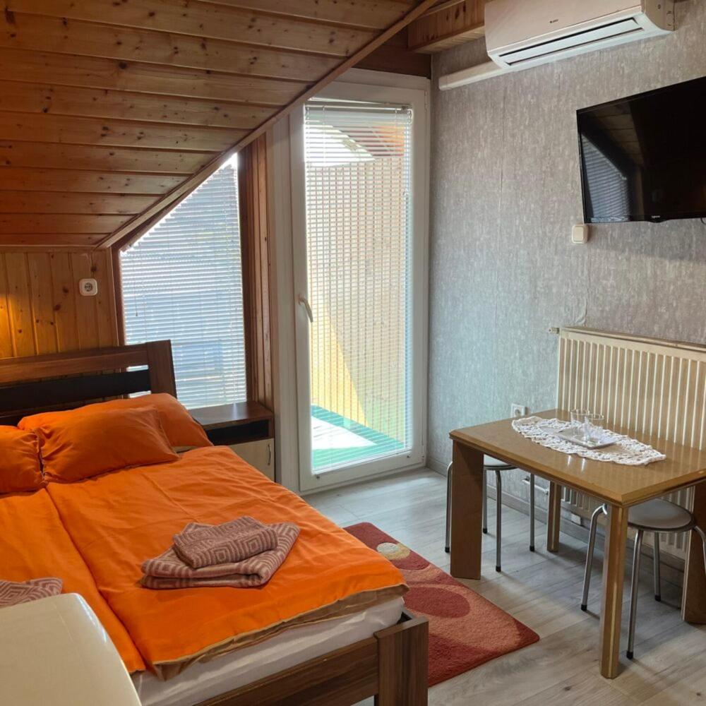 Lenzl'S Panzio Bed and Breakfast Szigetvár Buitenkant foto