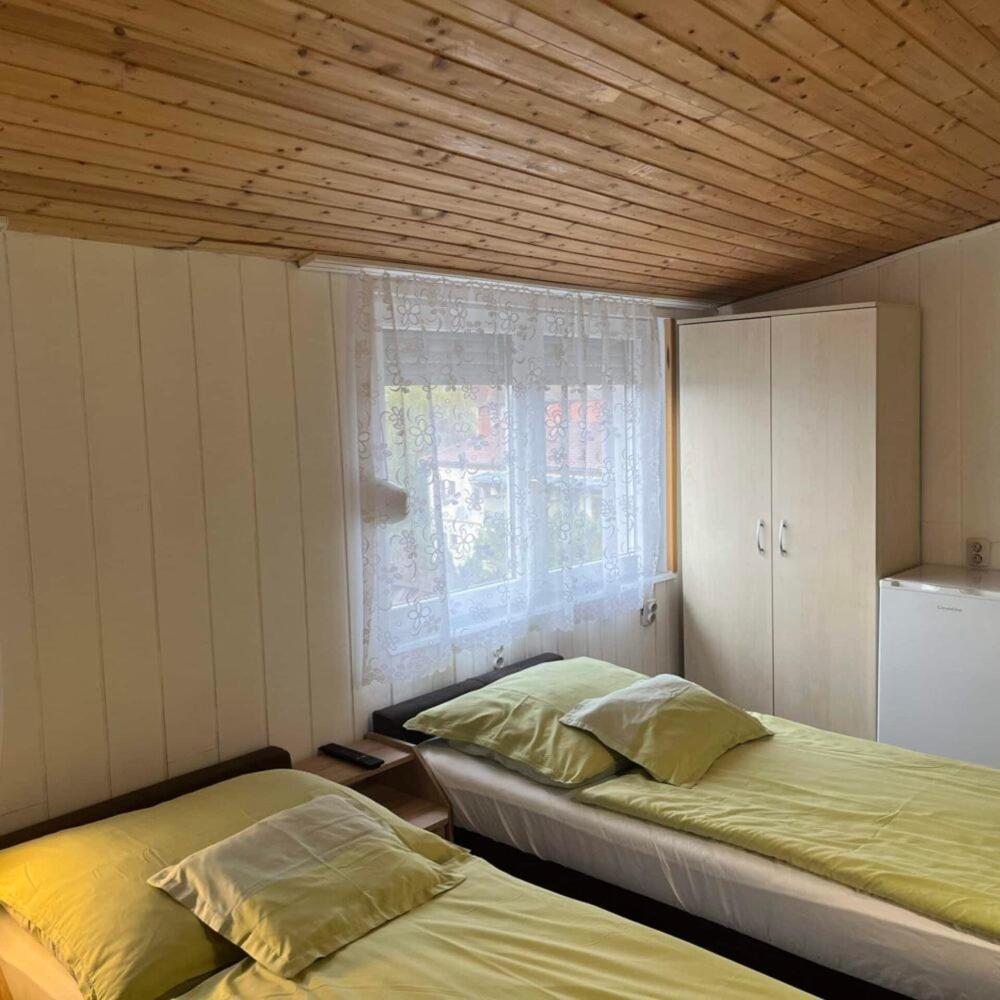 Lenzl'S Panzio Bed and Breakfast Szigetvár Buitenkant foto