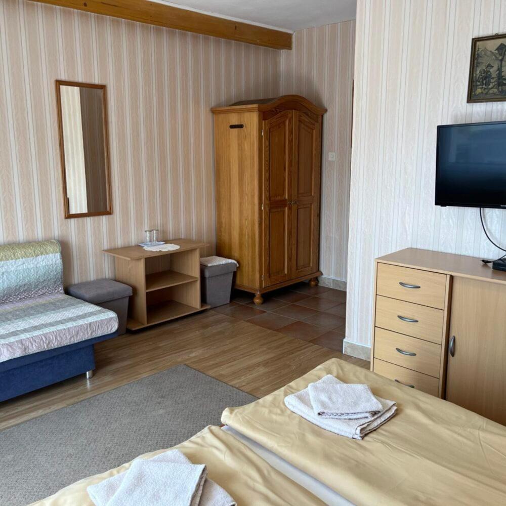 Lenzl'S Panzio Bed and Breakfast Szigetvár Buitenkant foto