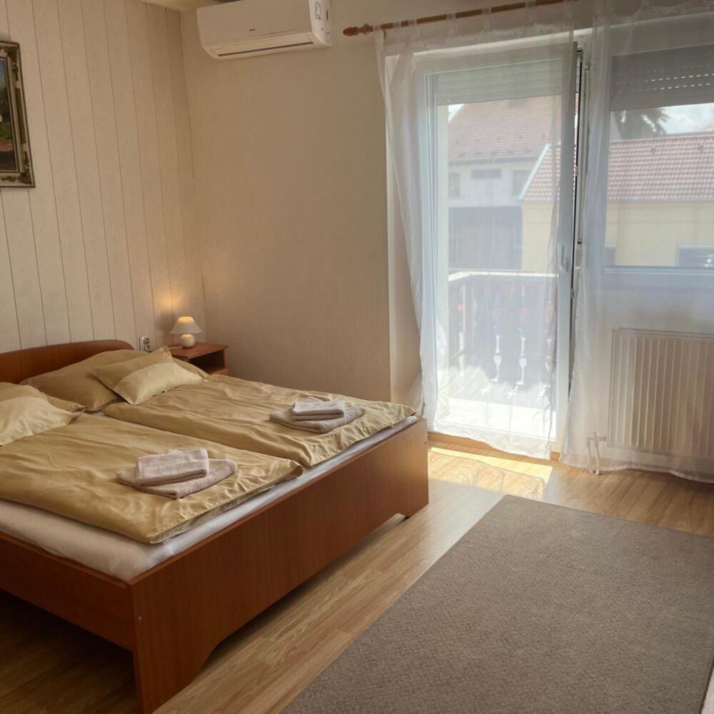 Lenzl'S Panzio Bed and Breakfast Szigetvár Buitenkant foto