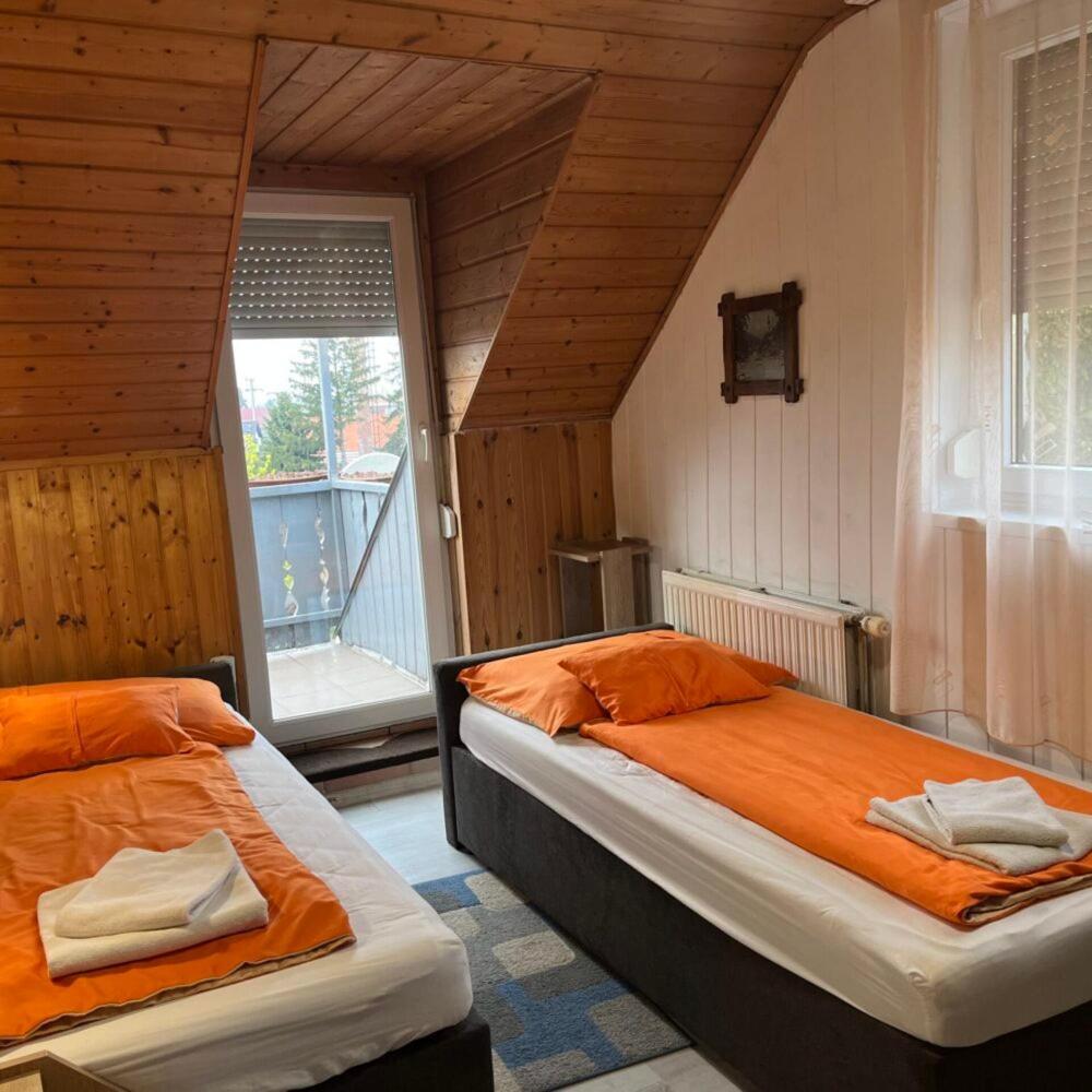 Lenzl'S Panzio Bed and Breakfast Szigetvár Buitenkant foto