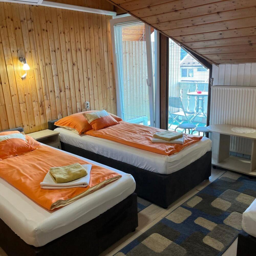 Lenzl'S Panzio Bed and Breakfast Szigetvár Buitenkant foto
