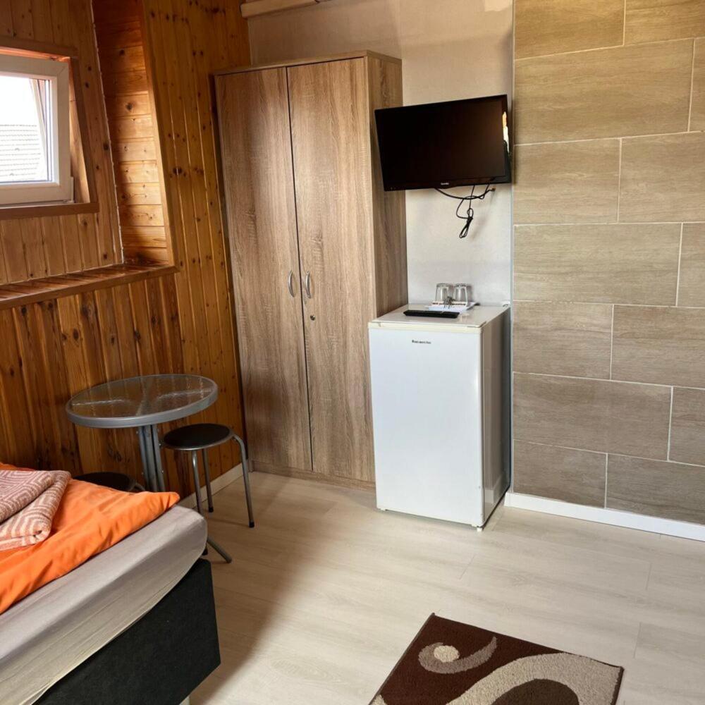 Lenzl'S Panzio Bed and Breakfast Szigetvár Buitenkant foto