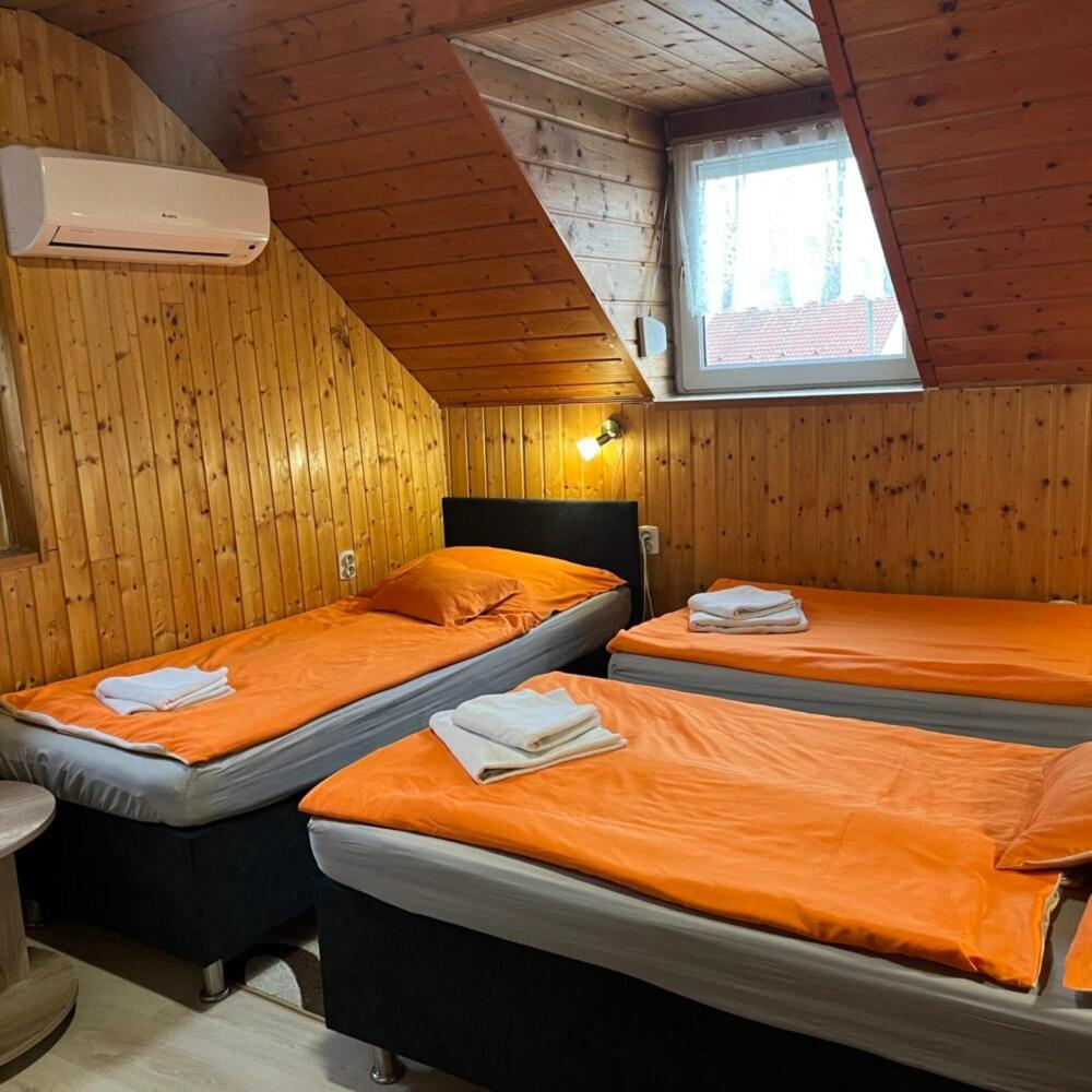 Lenzl'S Panzio Bed and Breakfast Szigetvár Buitenkant foto